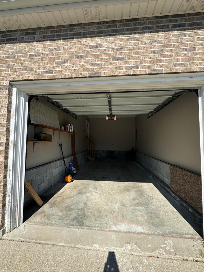 Building Photo - 889 Revere Run Dr