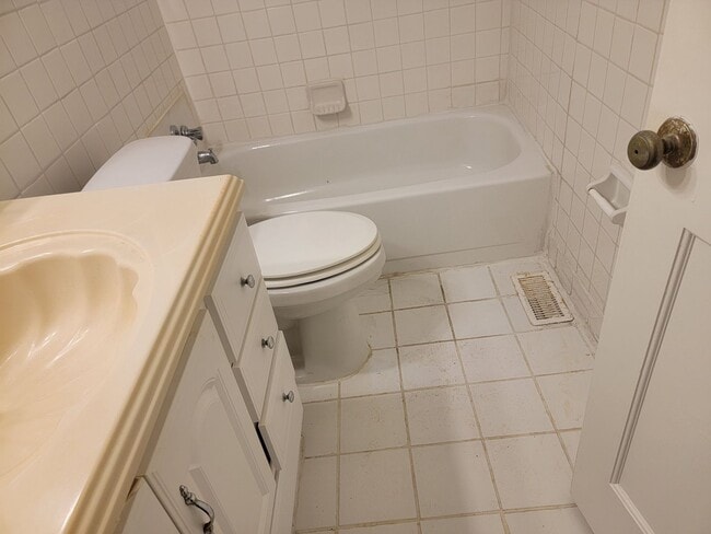 Building Photo - Affordable Living $1100 - Marta, AUC and C...