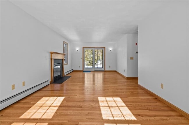 Building Photo - 27 River St