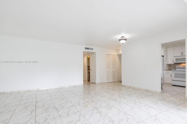 Building Photo - 16985 SW 113th Ct