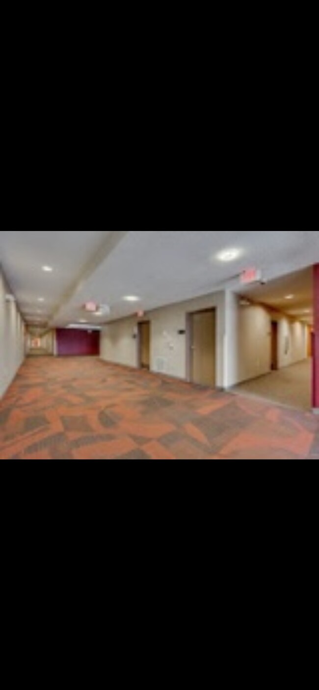 Building Photo - 340 6th Ave S