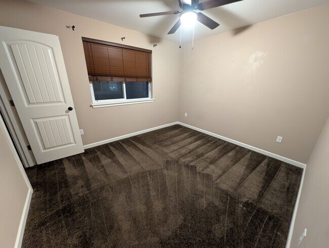 Building Photo - Almost 2500 SQ Feet of Space for ALL of your needs! Avail for Rent in Bremerton!