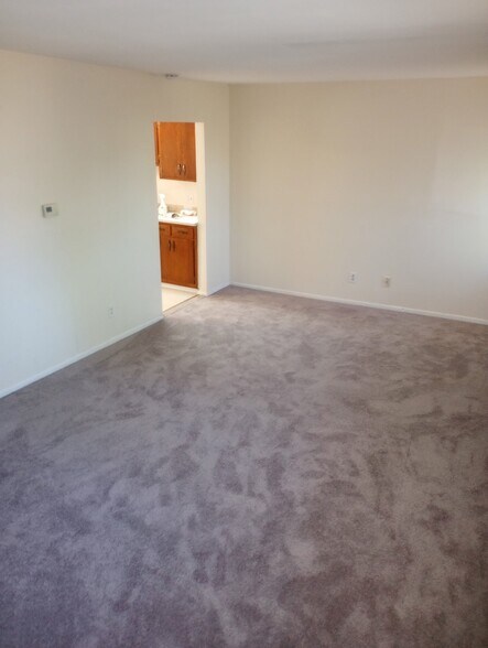 Building Photo - 58 Nestor St.