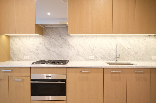 Building Photo - 300 W 122nd St