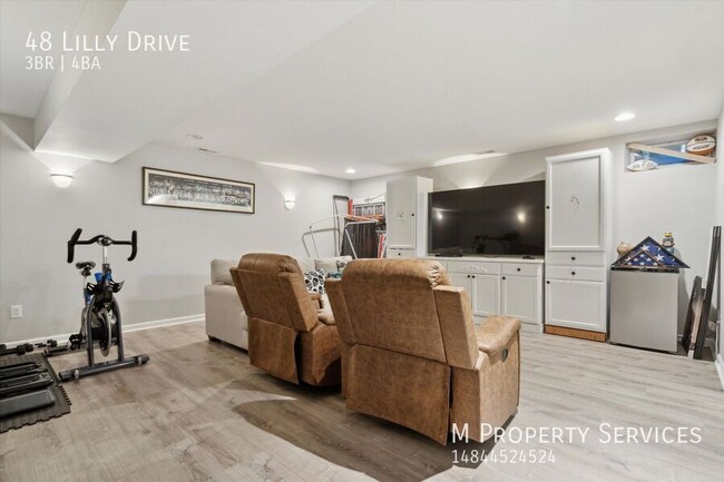 Building Photo - Stunning Townhome with Finished Basement &...