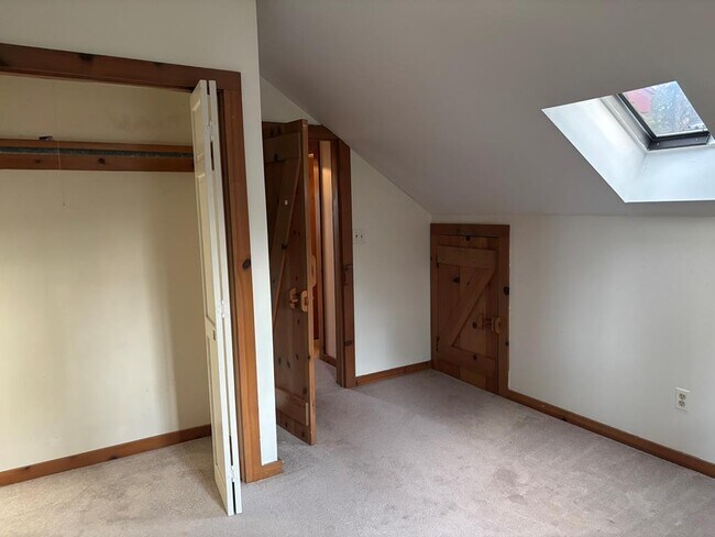 Building Photo - 9077 Henderson Ln