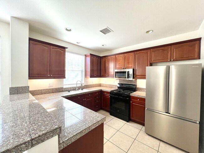 Building Photo - AVAILABLE NOW! GORGEOUS 3 BED / 2.5 BATH in Campanile in Cathedral City!