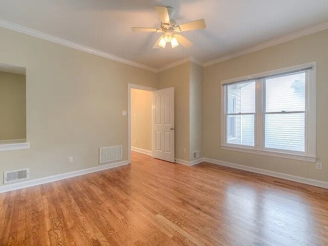 Building Photo - Harbor Town Home with Mother-In-Law Suite! All Major Appliances Included! Pets are welcome with o...