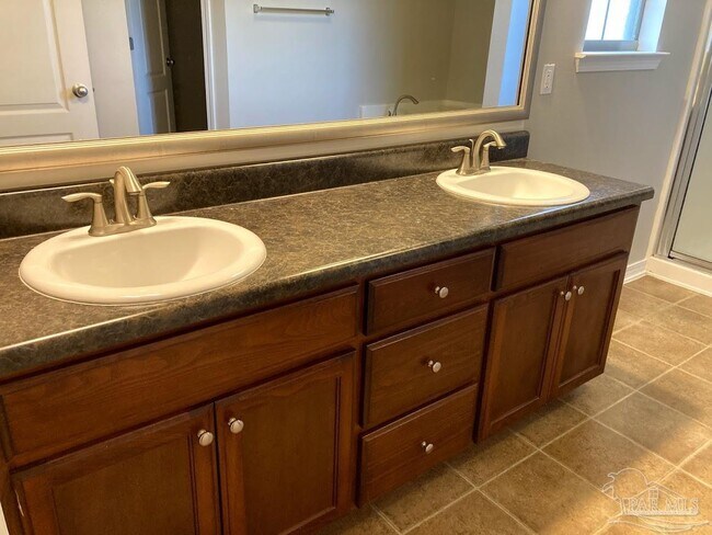 Building Photo - 8770 Kennedy Dr