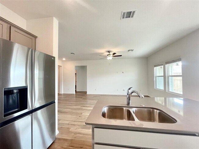 Building Photo - 431 Sebring Cir