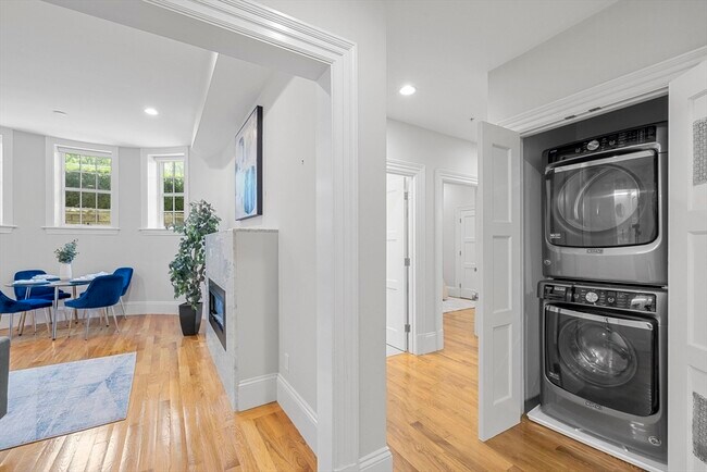 Building Photo - 1248 Beacon St