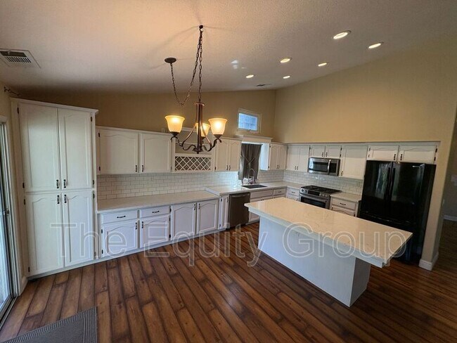 Building Photo - 3524 S Lincoln Ct