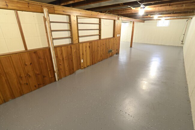Building Photo - 9650 Cutler Dr