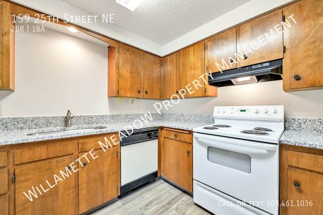 Building Photo - Spacious Updated 2 Bedroom 1 Bath Upstairs...