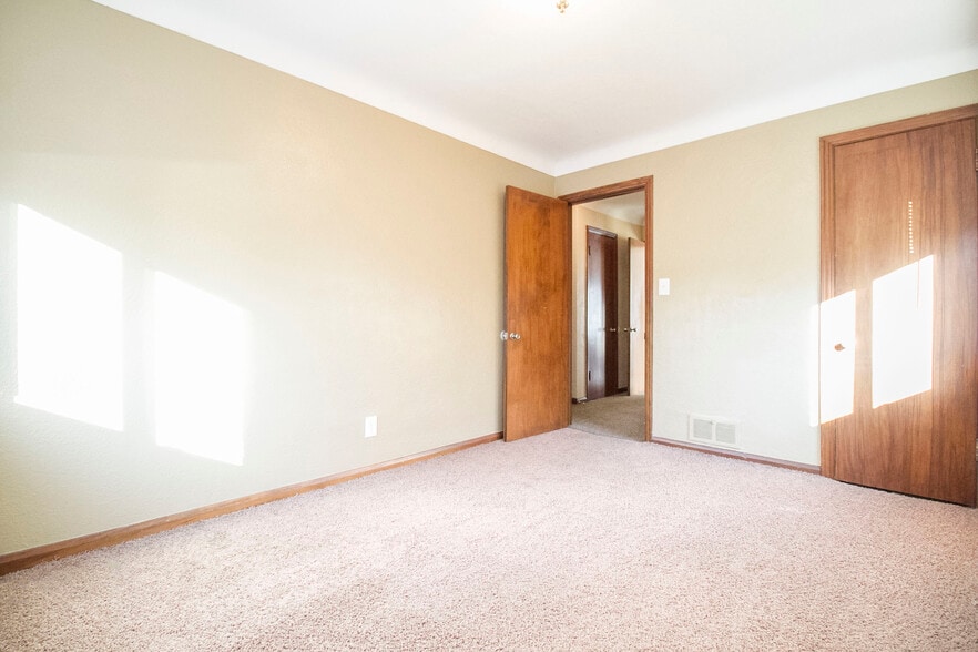 Building Photo - 3941 Torrance Dr