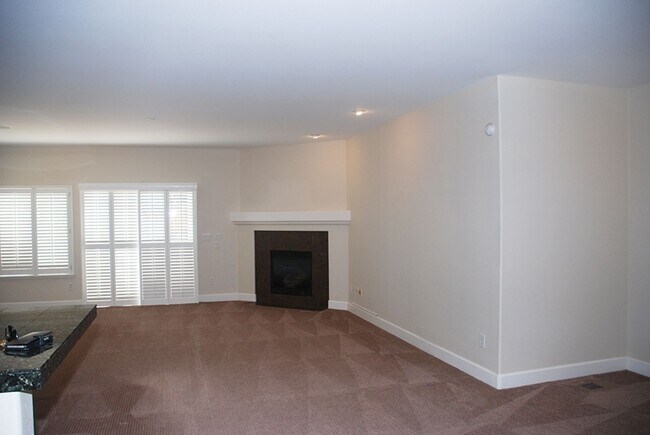 Building Photo - Newly Updated Single Story 4 BR + Office, 2.5 Bath and 3 Car