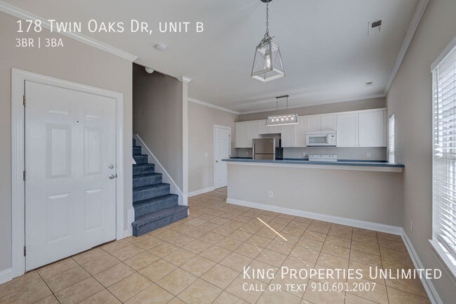 Building Photo - 178 Twin Oaks Dr