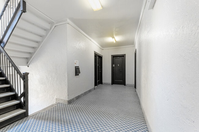 Building Photo - 555 Ovington Ave