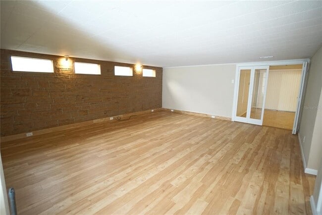 Building Photo - 1424 E Park Cir