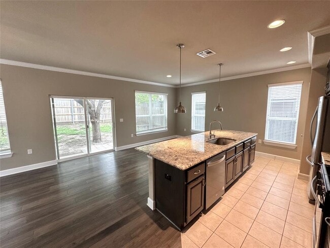 Building Photo - 4705 Rosedale Ave