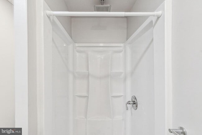 Building Photo - 2553 E Somerset St