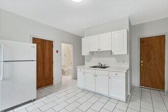 Building Photo - 392-394 Crown Street