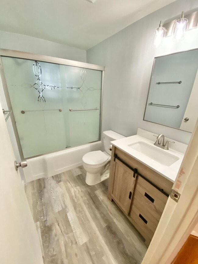 Building Photo - Newly Renovated 2 Bedroom Home in South Burlington