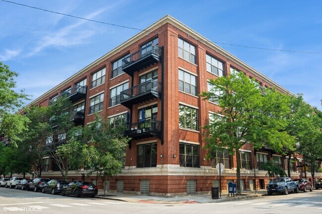 Primary Photo - 1040 W Adams St