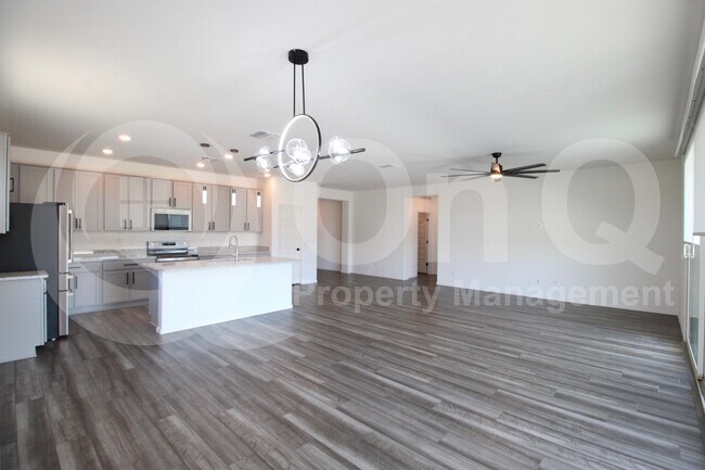 Building Photo - 9320 S 30th Ln