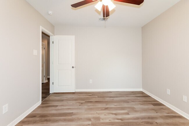 Building Photo - 15653 Del Norte Dr