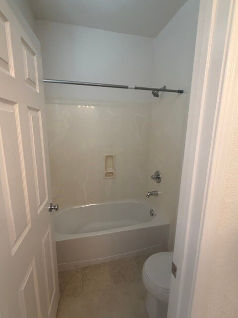 Building Photo - Gorgeous Modesto Home 3 Bedroom 2.5 Bathroom