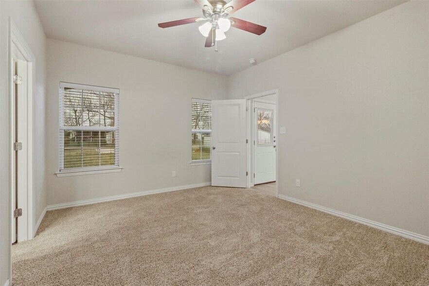 Building Photo - 731 W Morton St