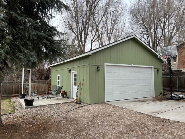 Building Photo - 4 Bedroom Updated Home in Garden Ranch