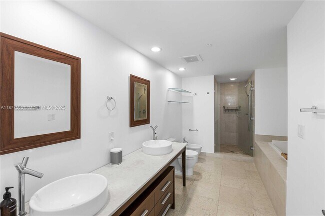 Building Photo - 475 Brickell Ave