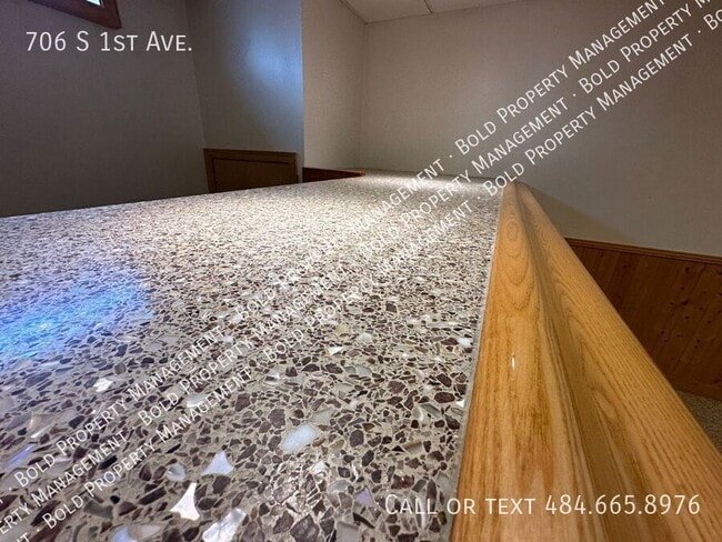 Building Photo - 706 S 1st Ave