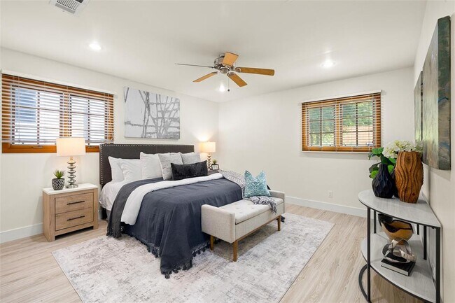 Building Photo - 3205 Santa Monica Dr