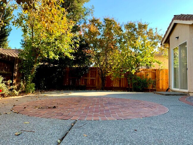 Building Photo - 1509 Cape Cod St