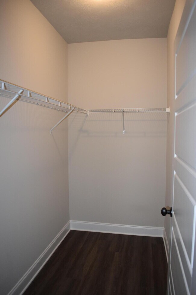 Building Photo - 554 Hardy Pt