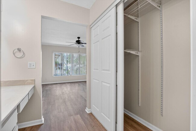 Building Photo - 596 SE 20th Ave