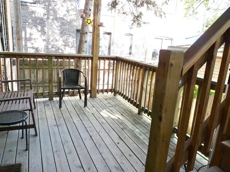 Building Photo - 2541 W Belden Ave
