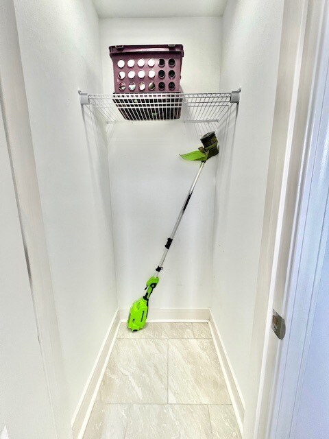 Building Photo - 165 Pommel St