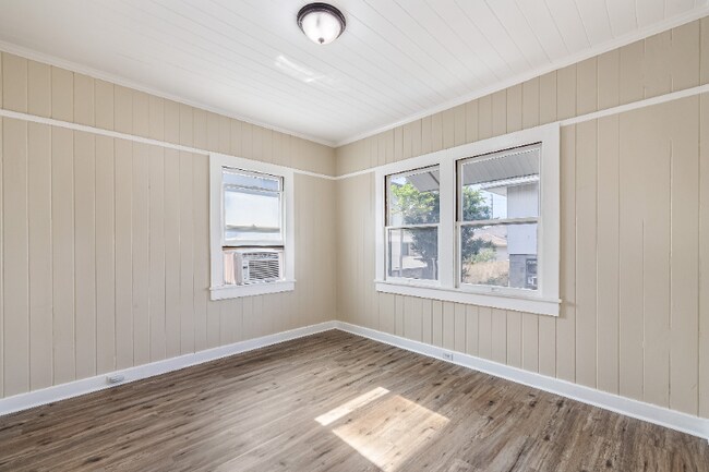 Building Photo - 3159 Lincoln Ave