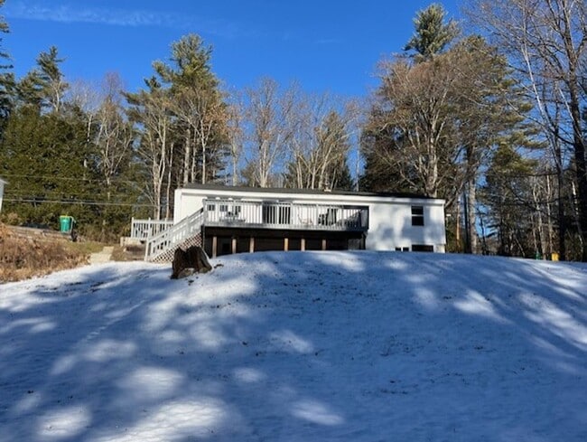 Building Photo - Electricity included!  3 Bedroom Home with...