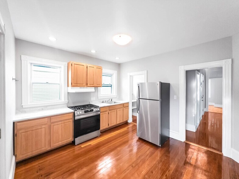Building Photo - 16 Arcola St