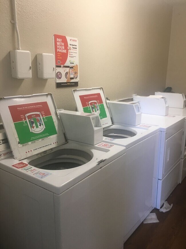 Building Photo - Chico 2 bed, one bath Duplex Private court...