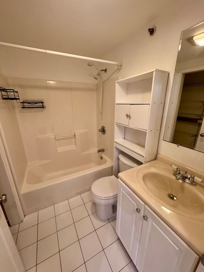 Building Photo - Two Bed Condo - Walking Distance to Downtown w/ Off Street Parking!