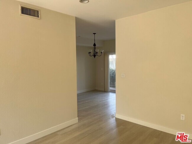 Building Photo - 12375 Osborne Pl