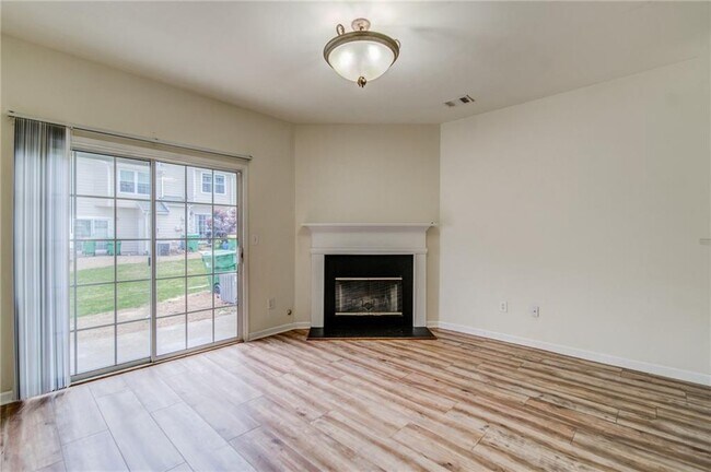 Building Photo - 3285 Hidden Cove Cir NW