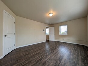 Building Photo - Nice 1-Bedroom, 1-Bath Apartment In Downtown Springfield!