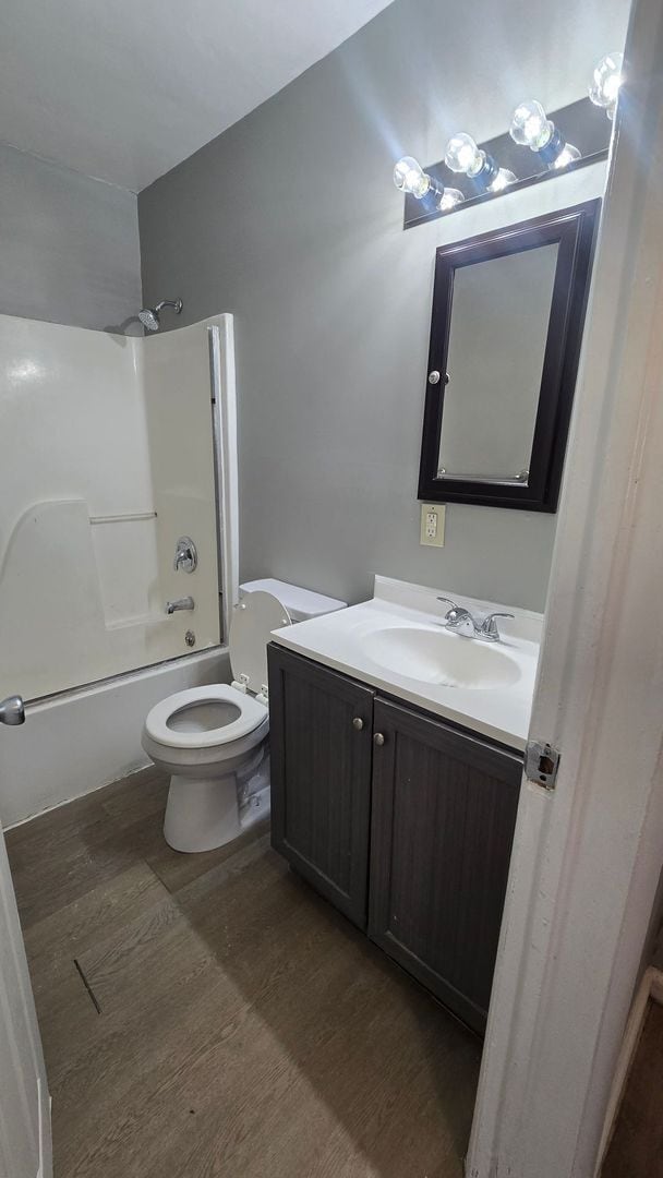 Building Photo - 2 bedroom 1 bathroom home